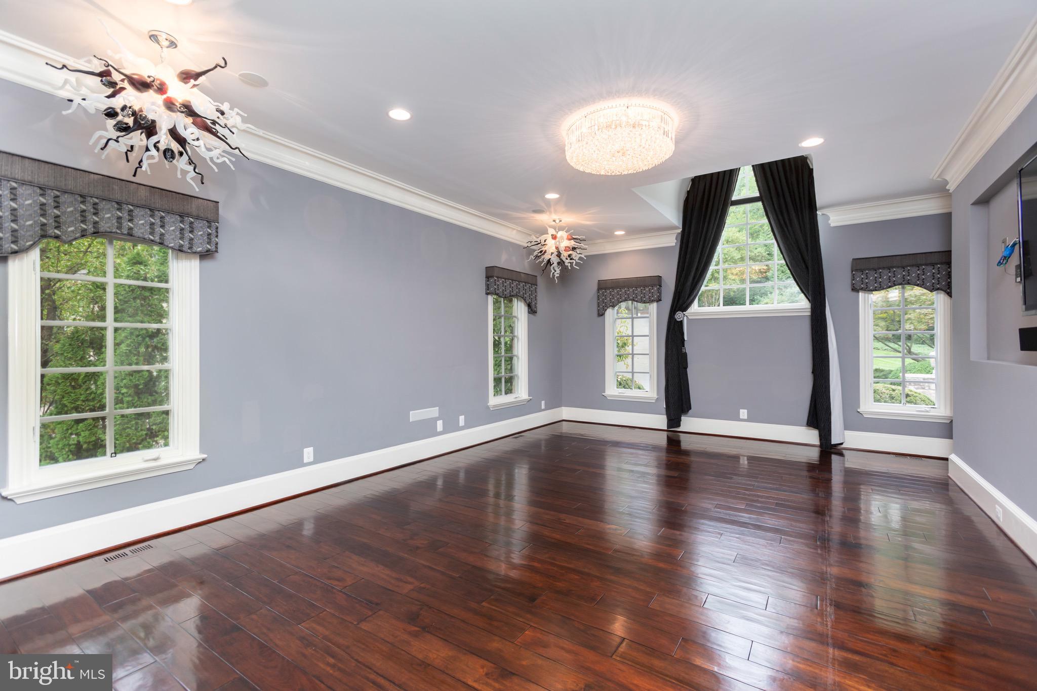8548 A Georgetown Pike McLean, VA 22102 - Photo 10 of 49 Sitting Room