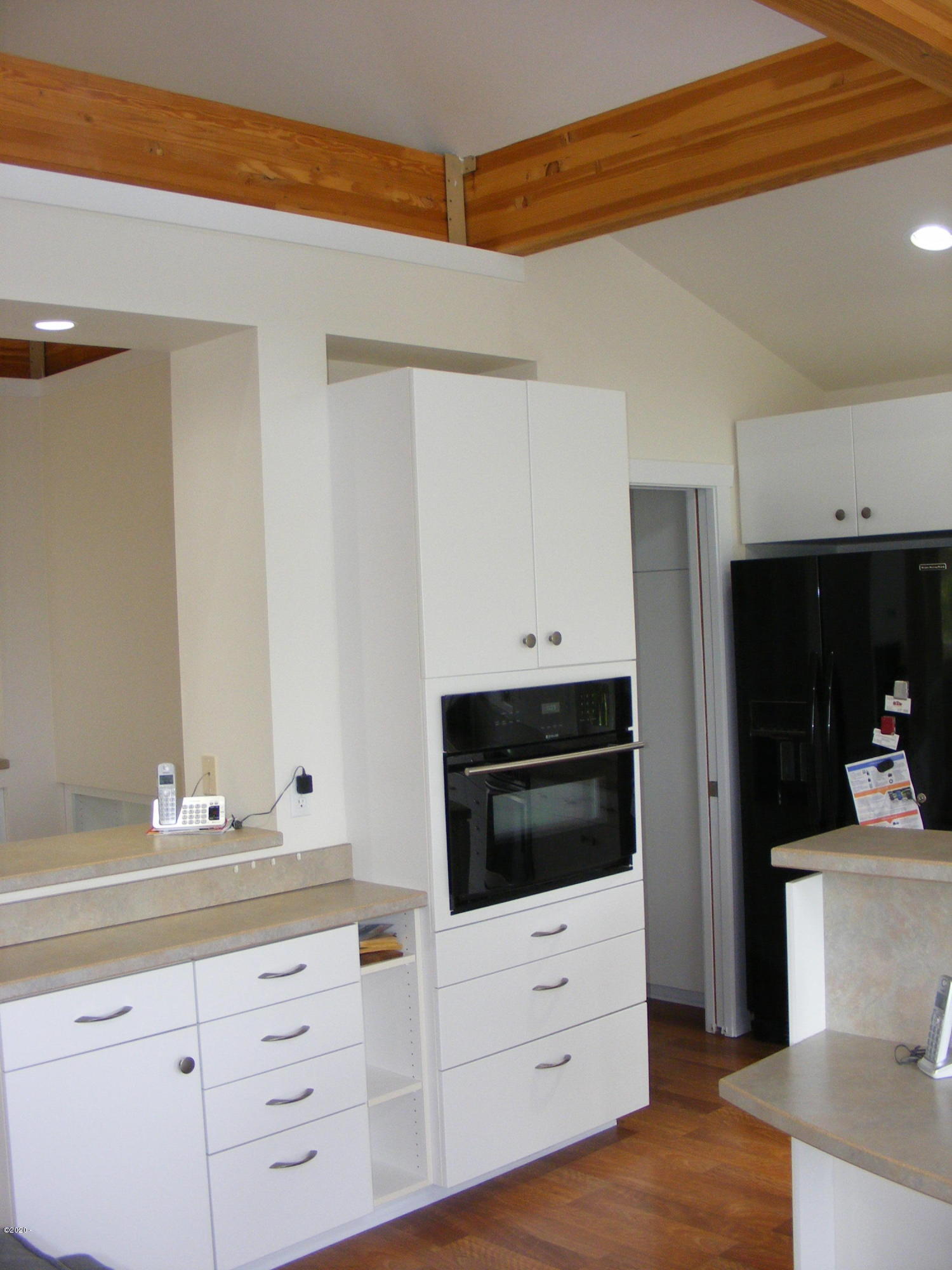 415 Northwest 19th Street Newport, OR 97365 - Photo 15 of 40 Kitchen