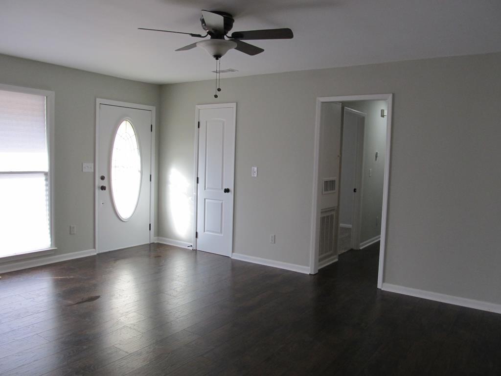 745 Ginn Road Ellerslie, GA 31807 - Photo 8 of 40 GREAT ROOM VEW OF ENTRANCE