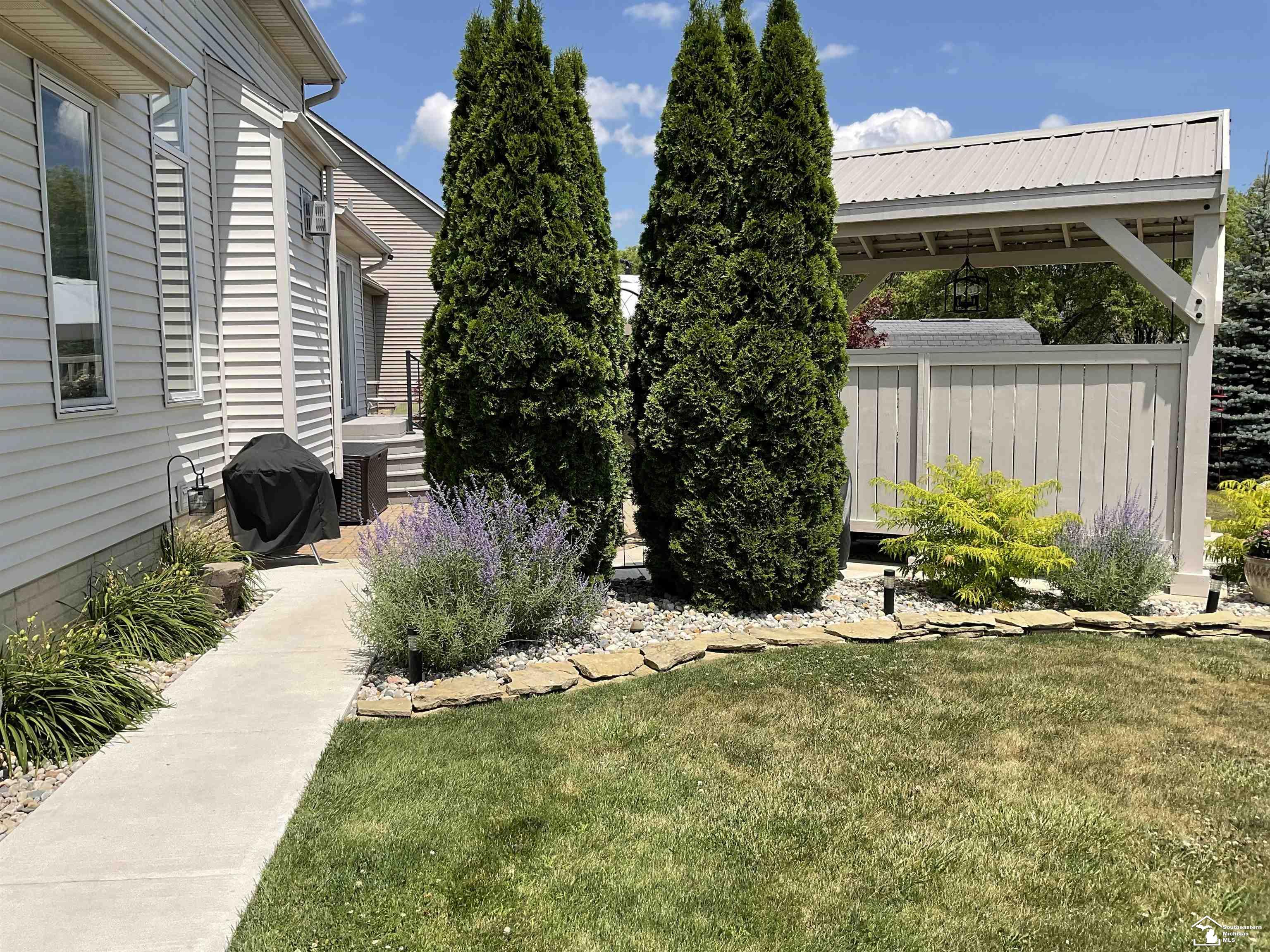 13320 Lighthouse Road La Salle, MI 48145 - Photo 4 of 53 50187919-3de4636f-e633-45e1-943e-10429ff53d1c.JPG