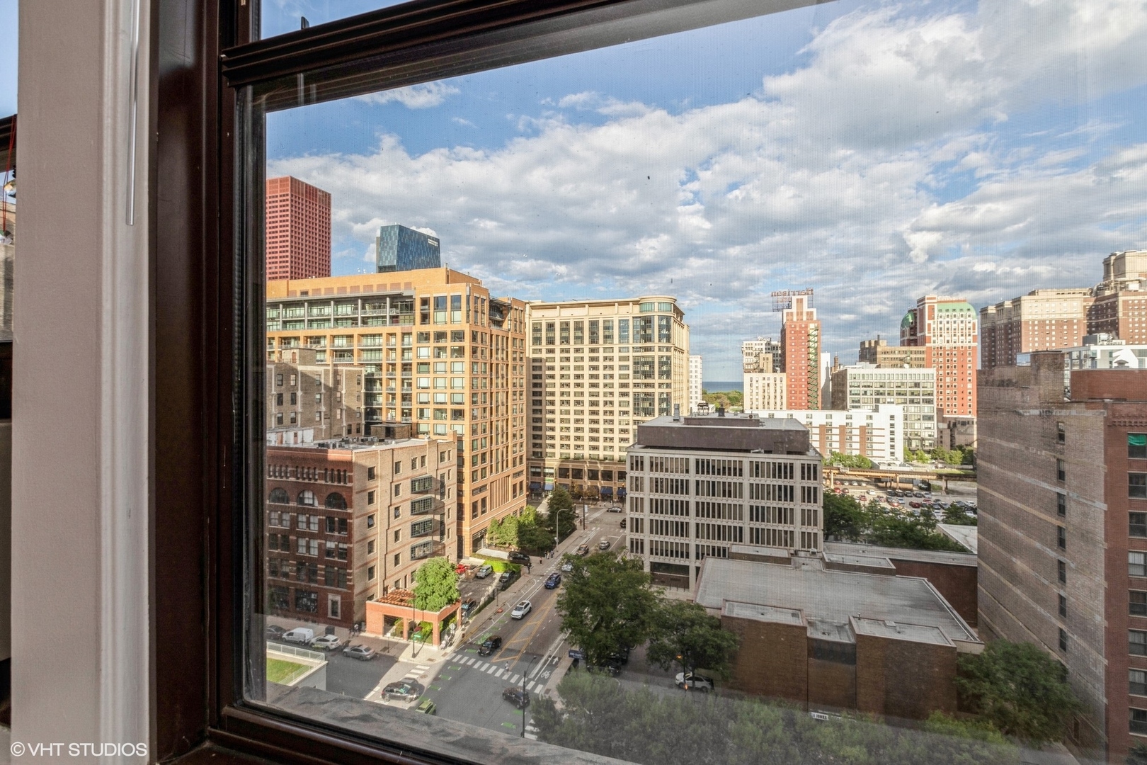 600 South Dearborn Street, Unit 1104 Chicago, IL 60605 - Photo 6 of 10 a view of lot of buildings
