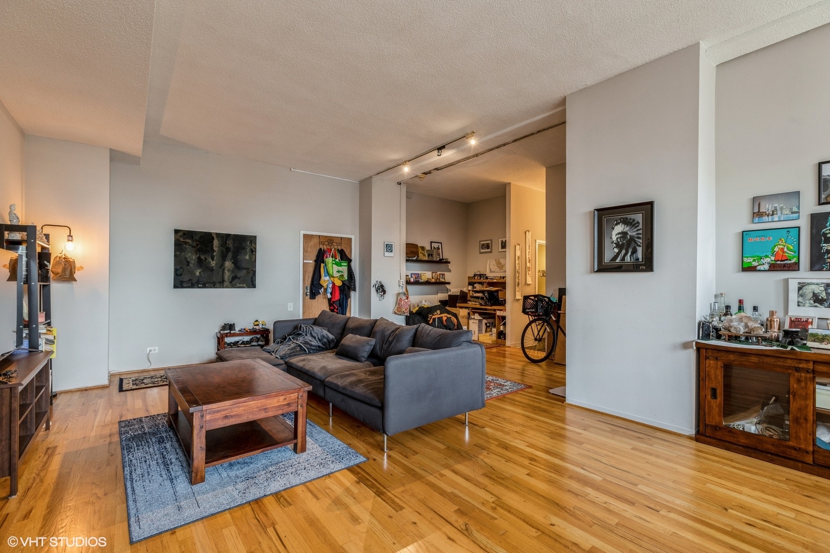 600 South Dearborn Street, Unit 1104 Chicago, IL 60605 - Photo 8 of 10 a living room with furniture and a flat screen tv