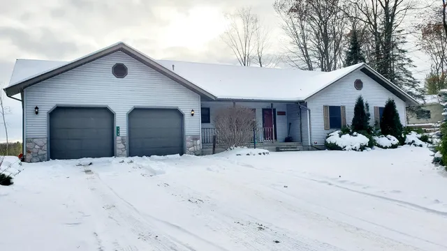 $279,900 | 128 Wooden Key Drive, Houghton Lake, MI 48629