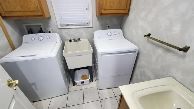 $279,900 | 128 Wooden Key Drive, Houghton Lake, MI 48629