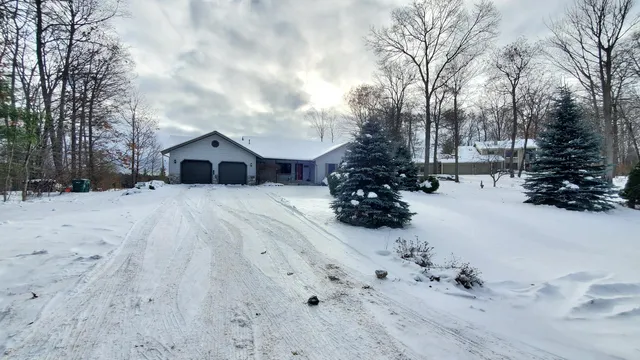 $279,900 | 128 Wooden Key Drive, Houghton Lake, MI 48629