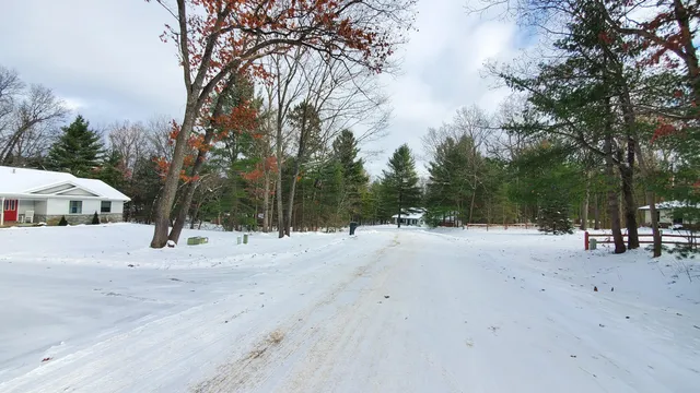 $279,900 | 128 Wooden Key Drive, Houghton Lake, MI 48629