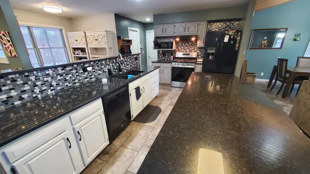 $279,900 | 128 Wooden Key Drive, Houghton Lake, MI 48629