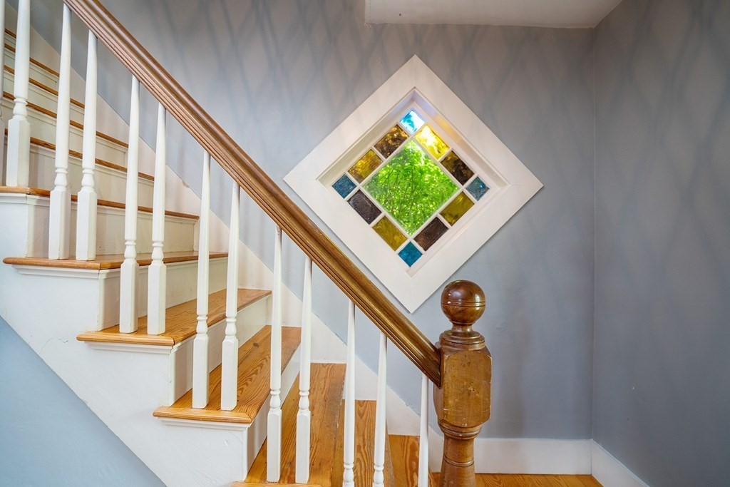 215 Market Street Amesbury, MA 01913 - Photo 20 of 41 a view of an entryway
