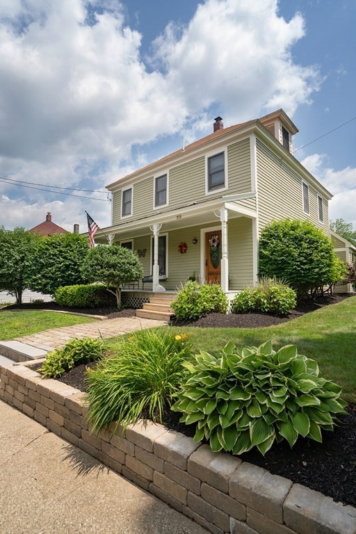 215 Market Street Amesbury, MA 01913 - Photo 2 of 41 a front view of house with yard and green space