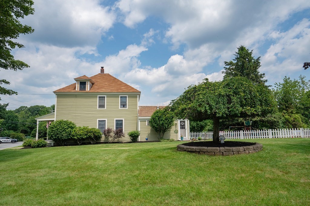215 Market Street Amesbury, MA 01913 - Photo 3 of 41 a front view of a house with a yard