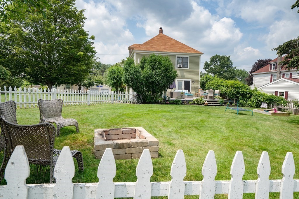 215 Market Street Amesbury, MA 01913 - Photo 5 of 41 a front view of a house with garden