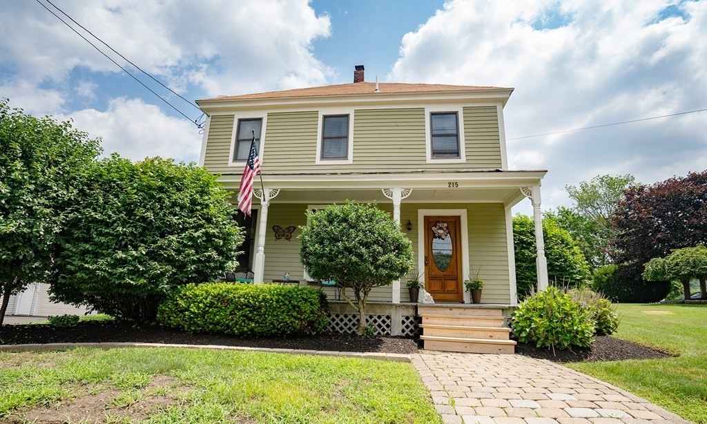 215 Market Street Amesbury, MA 01913 - Photo 7 of 41 a front view of a house with garden