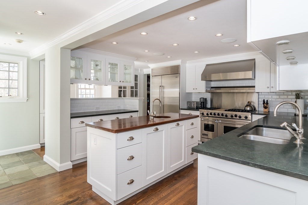 46 Yarmouth Road Wellesley, MA 02481 - Photo 13 of 30