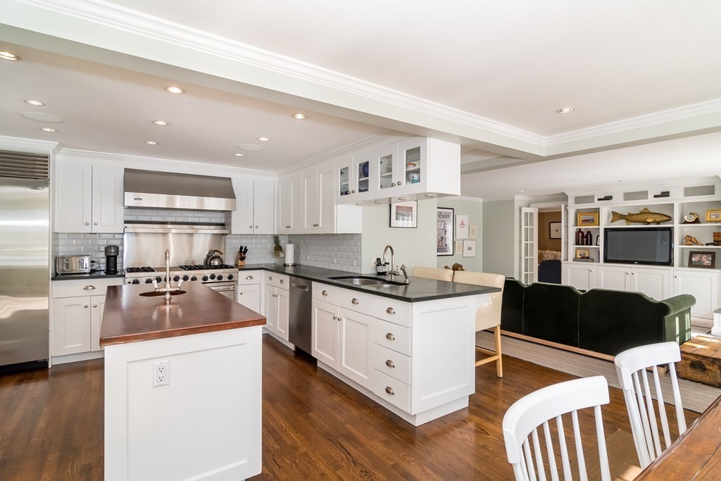 46 Yarmouth Road Wellesley, MA 02481 - Photo 10 of 30