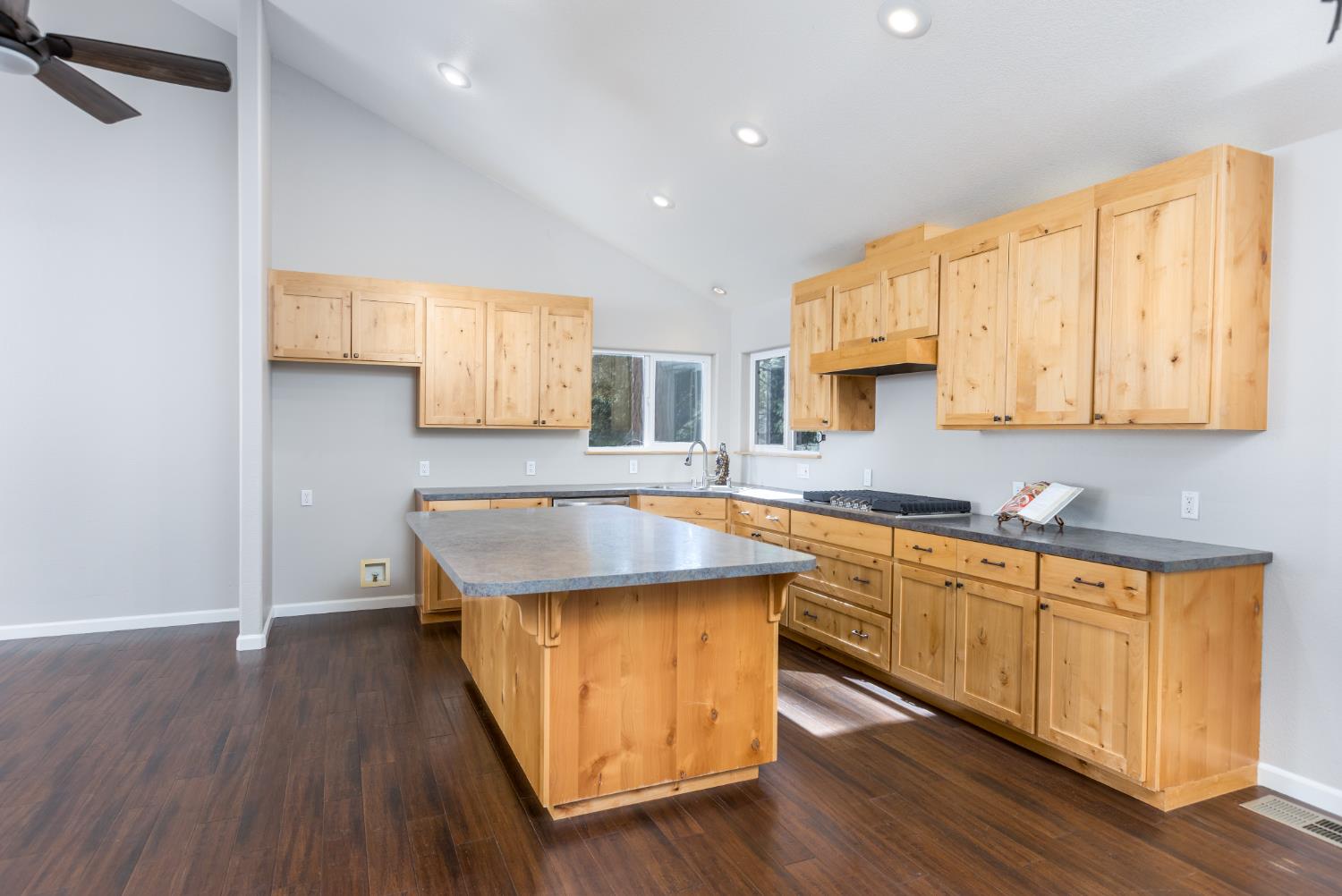 6680 Diablo View Court Placerville, CA 95667 - Photo 14 of 44