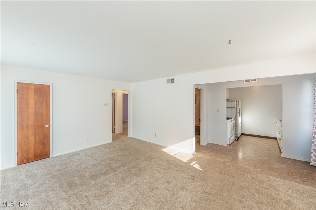 1671 Crestwood Road Cleveland, OH 44124 - Photo 4 of 28 Gallery Image 4