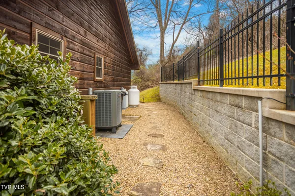 $575,000 | 31936 Faith Way, Meadowview, VA 24361