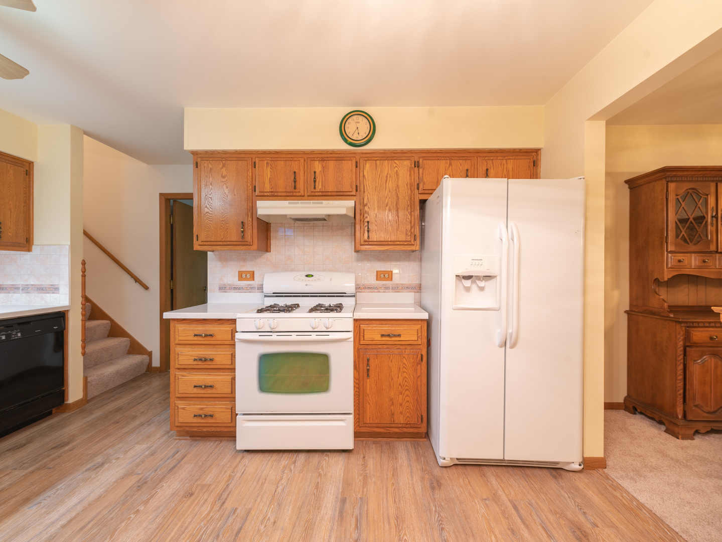 17841 Maine Court Orland Park, IL 60467 - Photo 15 of 29 a kitchen with stainless steel appliances a stove a refrigerator and cabinets