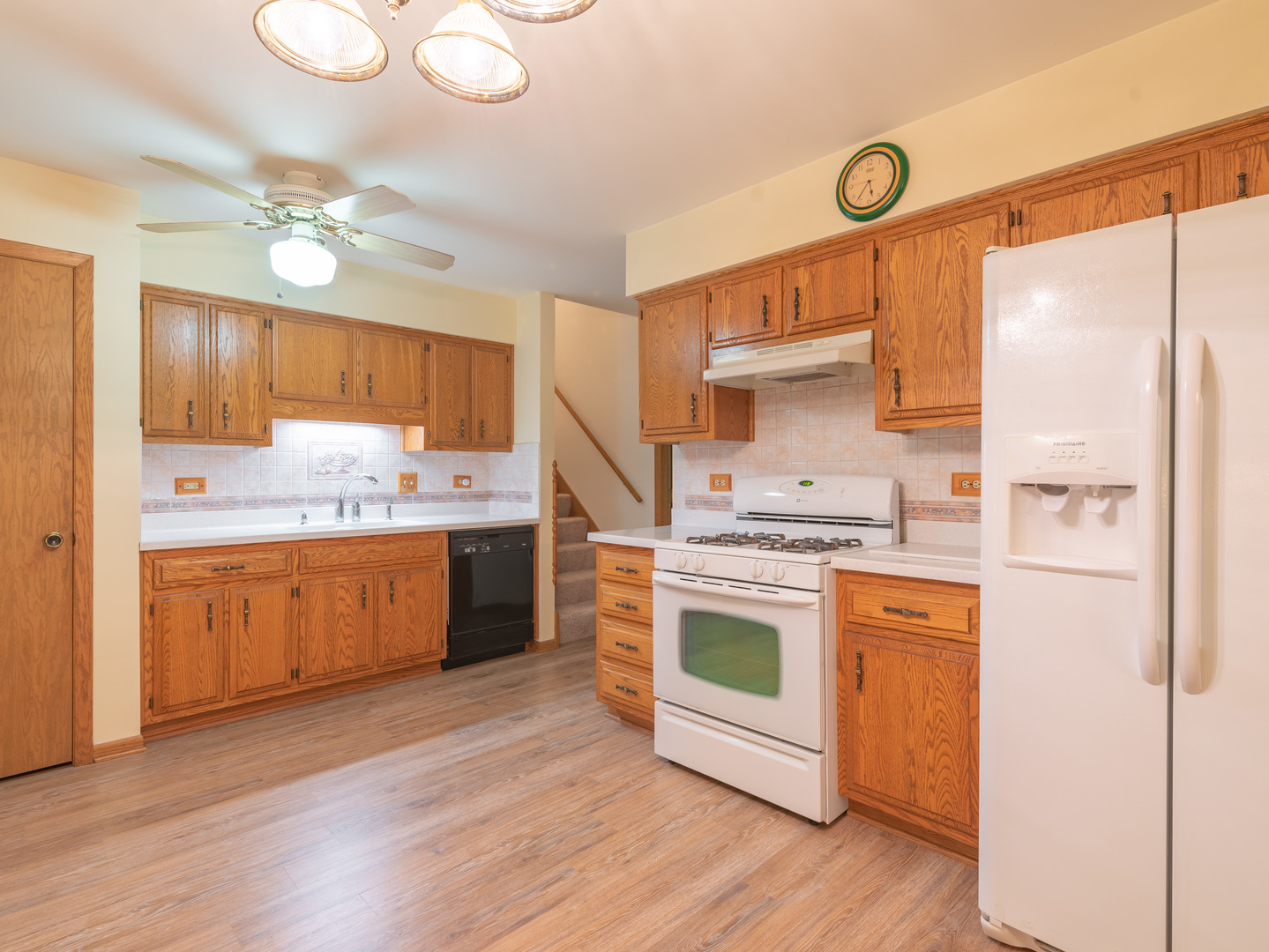 17841 Maine Court Orland Park, IL 60467 - Photo 3 of 29 a kitchen with a stove a sink and a refrigerator