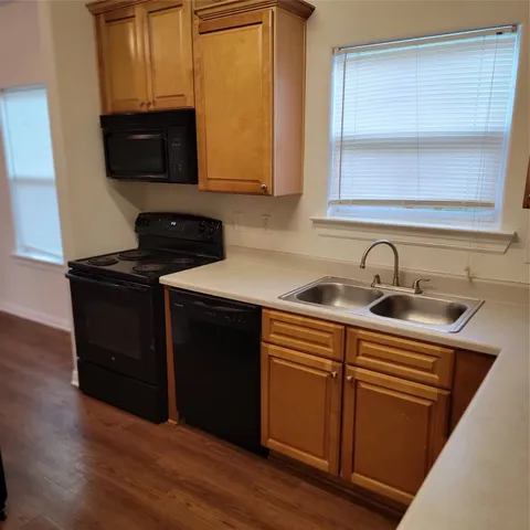 $1,850 | 322 7th Avenue North, Texas City, TX 77590