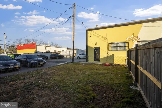 $1,800 | 555 South Marlyn Avenue, Essex, MD 21221