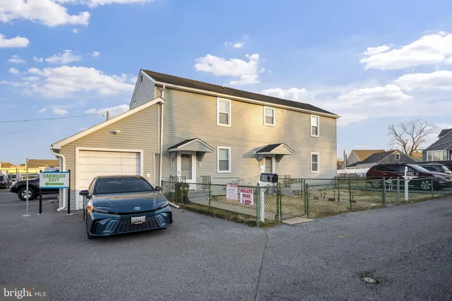 $1,800 | 555 South Marlyn Avenue, Essex, MD 21221