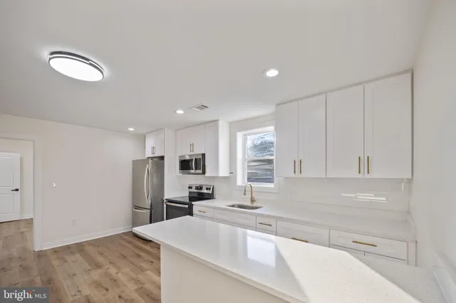 $1,800 | 555 South Marlyn Avenue, Essex, MD 21221