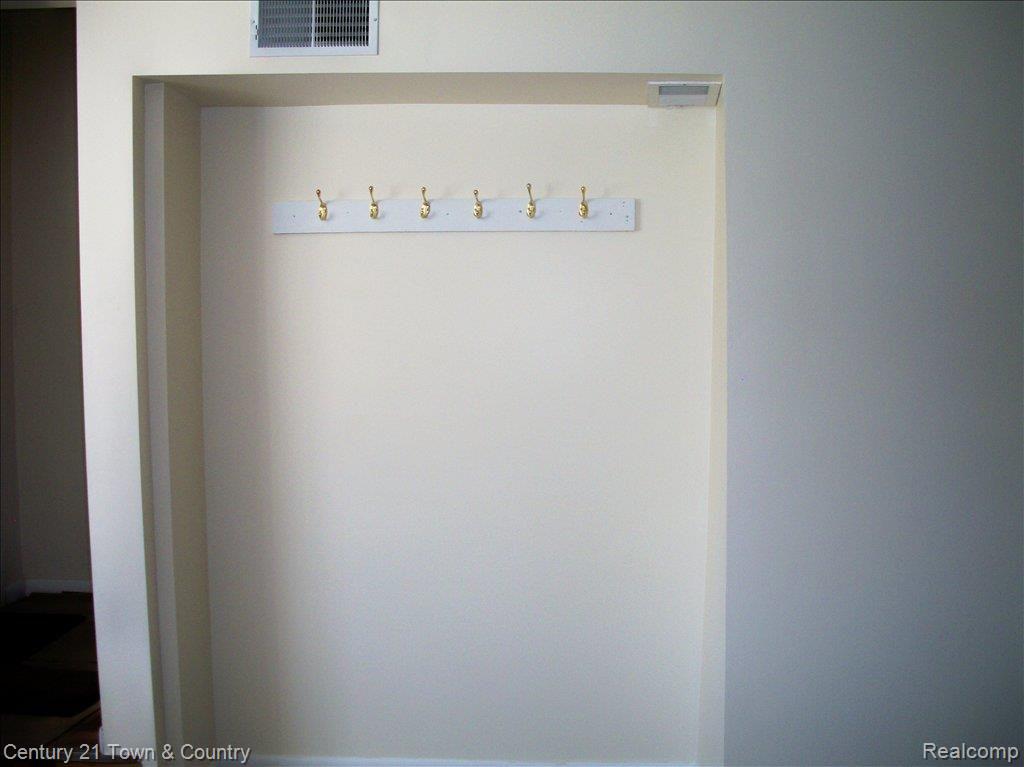 25246 Farmbrook Road Southfield, MI 48034 - Photo 8 of 19 Coat Rack in LR