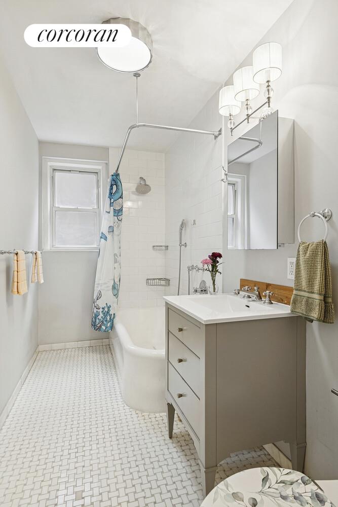 325 East 79th Street, Unit 2D Manhattan, NY 10075 - Photo 5 of 14