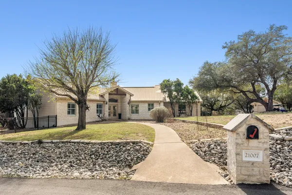 $734,900 | 21007 Newhaven Cove, Lago Vista, TX 78645