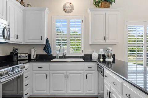 $749,900 | 21007 Newhaven Cove, Lago Vista, TX 78645