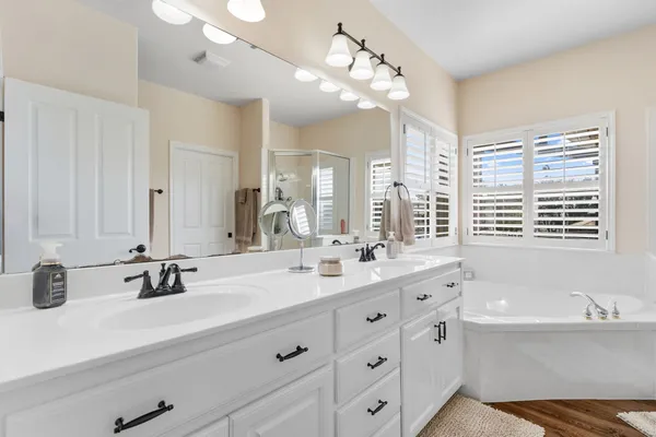 $719,900 | 21007 Newhaven Cove, Lago Vista, TX 78645