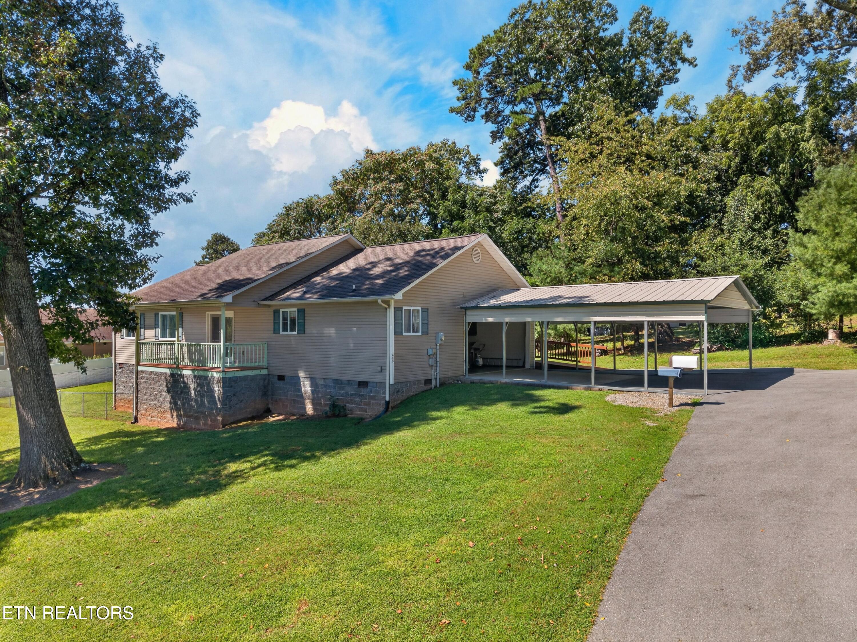 435 Morie Road Dandridge, TN 37725 - Photo 2 of 48 ONE-LEVEL LIVING W/PLENTY OF PARKING