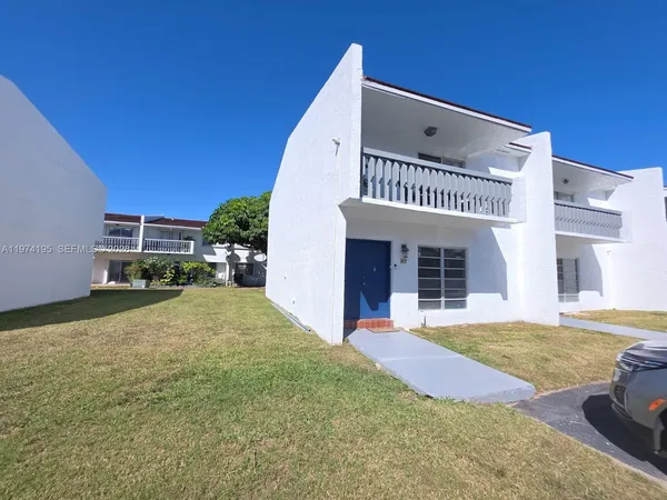 $320,000 | 17170 Southwest 94th Avenue, Unit 807, Palmetto Bay, FL 33157