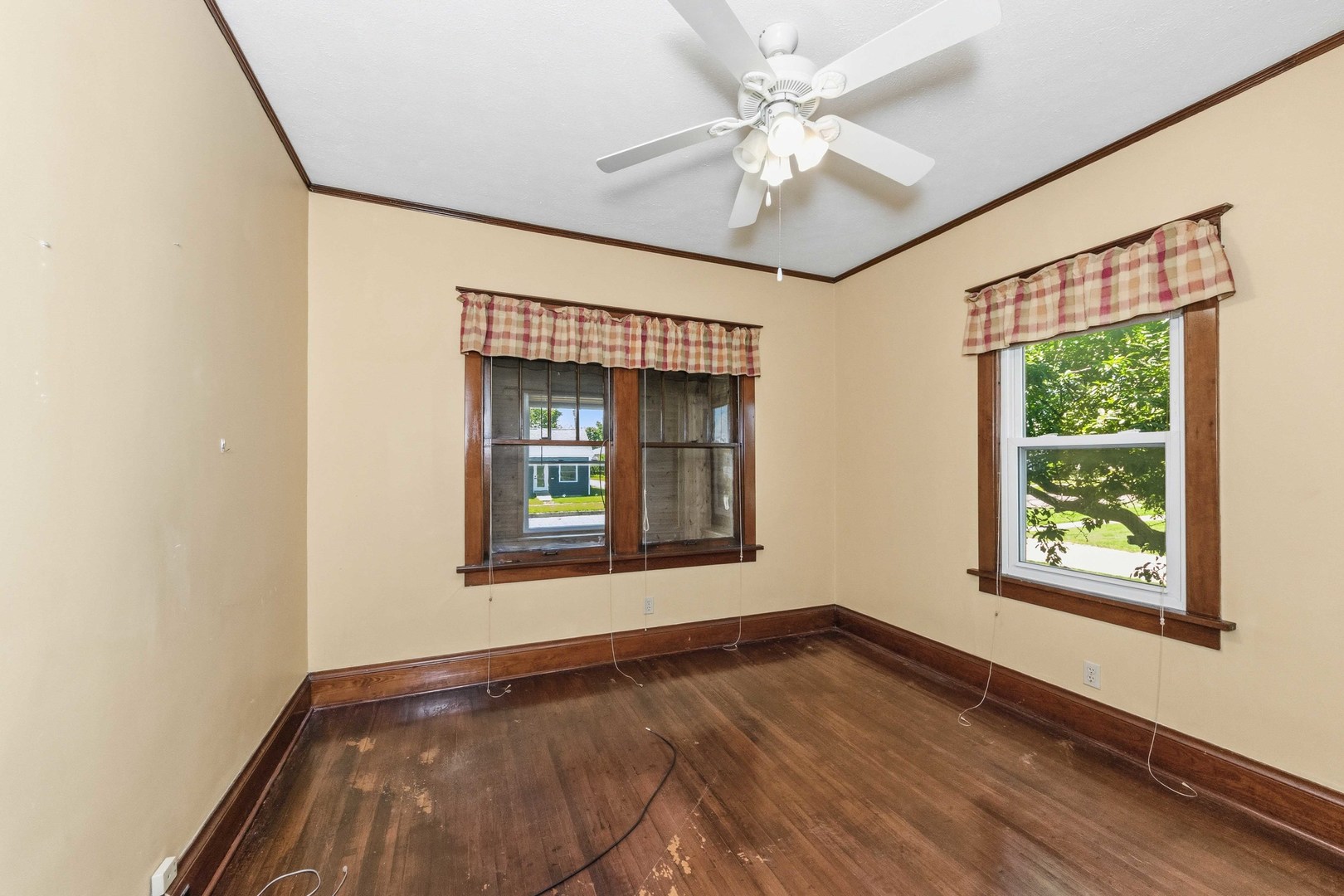 412 West 5th Street Minonk, IL 61760 - Photo 12 of 23 an empty room with a window