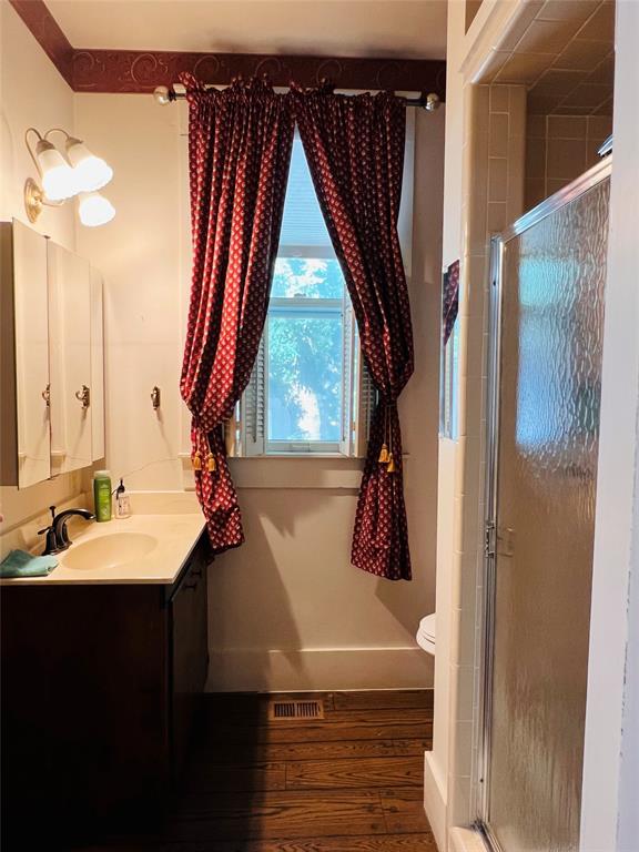 505 North Elm Street Comanche, TX 76442 - Photo 15 of 40 a bathroom with a sink and a mirror