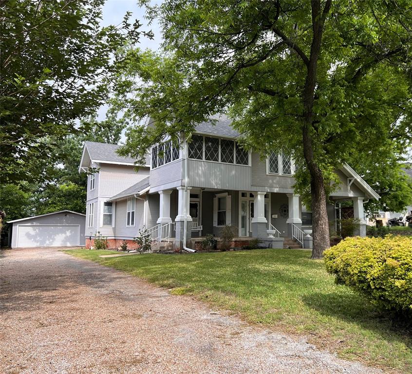 505 North Elm Street Comanche, TX 76442 - Photo 2 of 40 a front view of a house with garden