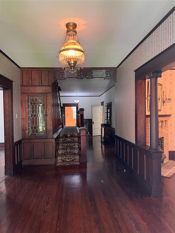 505 North Elm Street Comanche, TX 76442 - Photo 5 of 40 a view of livingroom with hardwood floor