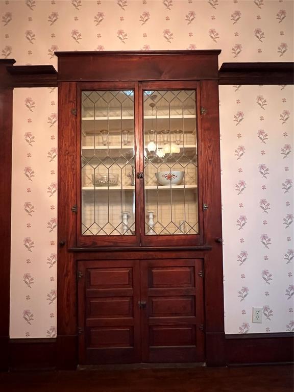 505 North Elm Street Comanche, TX 76442 - Photo 9 of 40 a view of front door