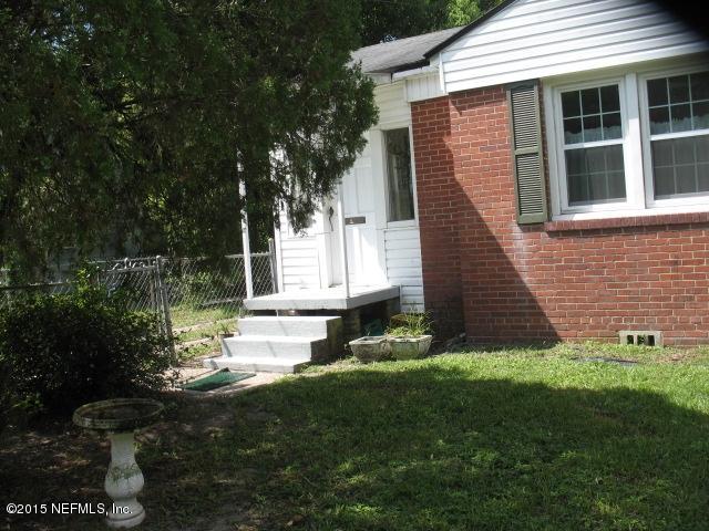 4834 Dundee Road Jacksonville, FL 32210 - Photo 2 of 28 a view of backyard with potted plants and large tree