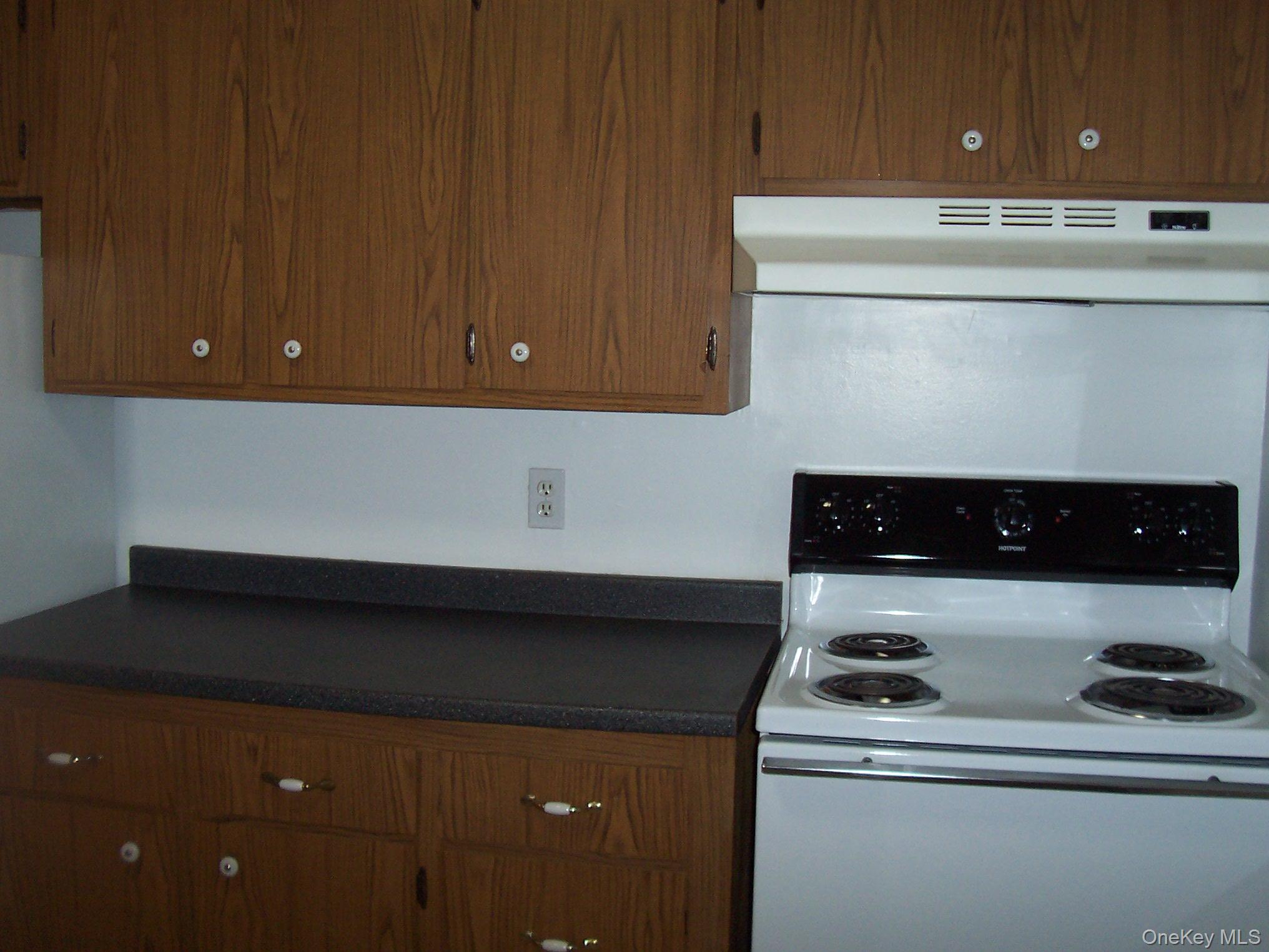 21 Pavilion Road, Unit 6 Suffern, NY 10901 - Photo 3 of 8 a close view of washer and dryer