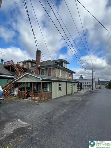 $1,025 | 2 West Market Street, Unit 4 3, Gratz, PA 17030