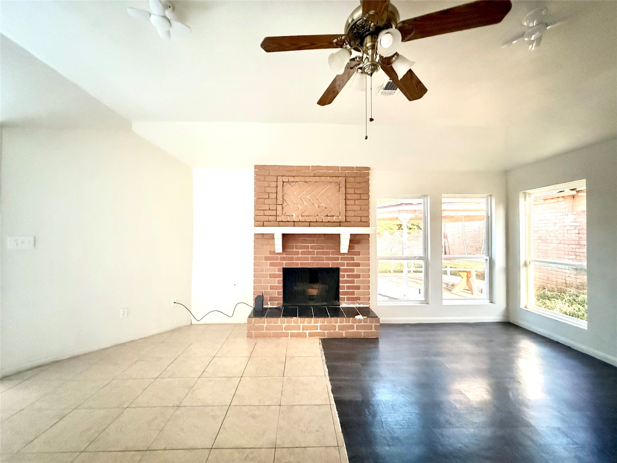 3918 Summit Valley Drive Houston, TX 77082 - Photo 3 of 12