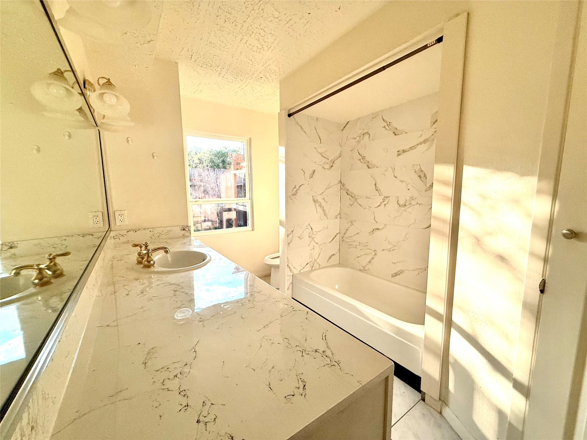 3918 Summit Valley Drive Houston, TX 77082 - Photo 6 of 12