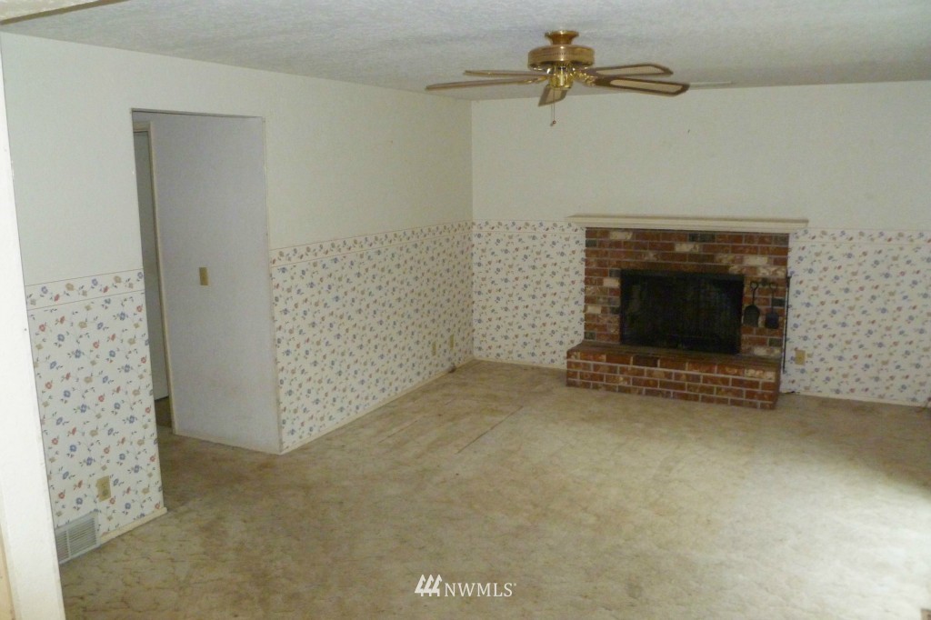 1224 205th Street Southeast Bothell, WA 98012 - Photo 5 of 11 Gallery Image 5