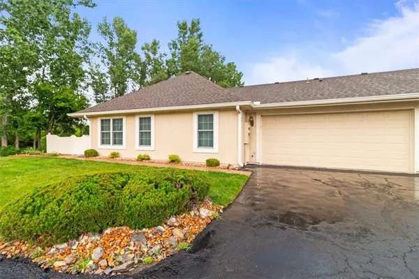 $265,000 | 6014 Northeast Kensington Drive, Unit 15C, Lee's Summit, MO 64064