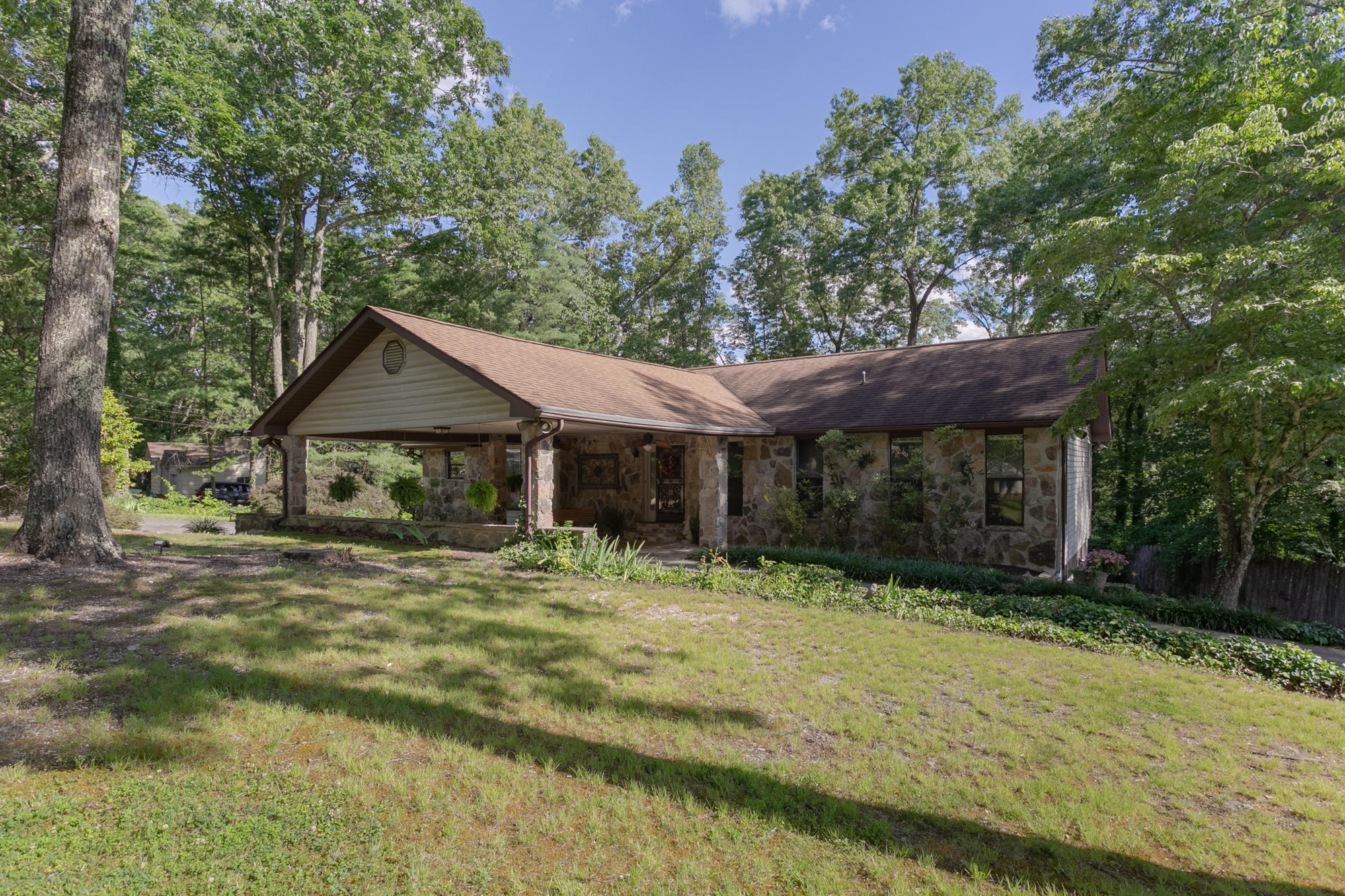 123 Morningside Drive Oak Ridge, TN 37830 - Photo 2 of 40 6219DCBB-E597-42DE-83ED-6721426962A6