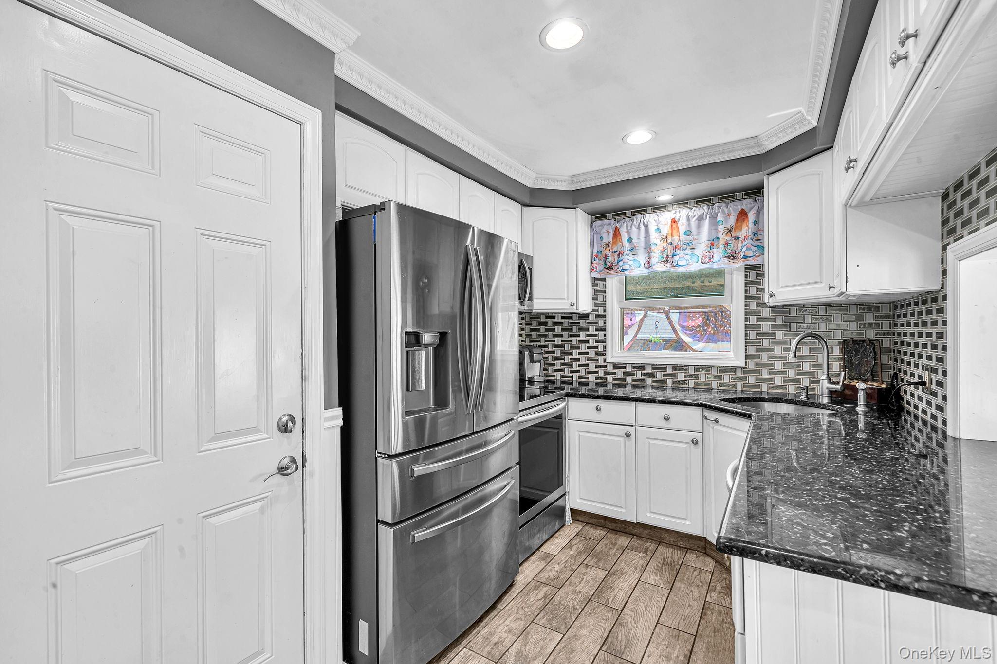 19 Ridgeley Road Smithtown, NY 11787 - Photo 16 of 40 Gallery Image 16