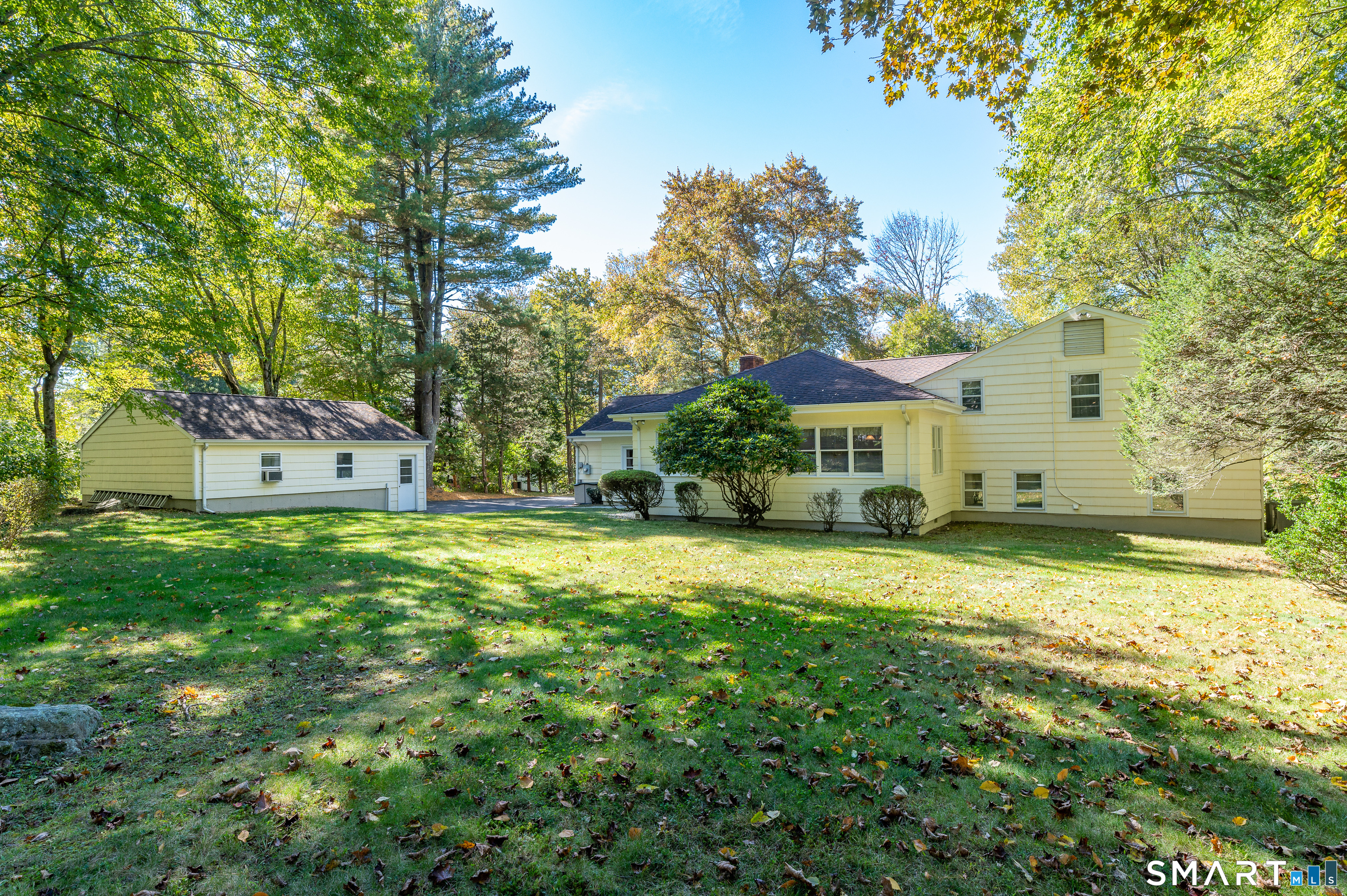 325 Den Road Stamford, CT 06903 - Photo 3 of 31 Gallery Image 3