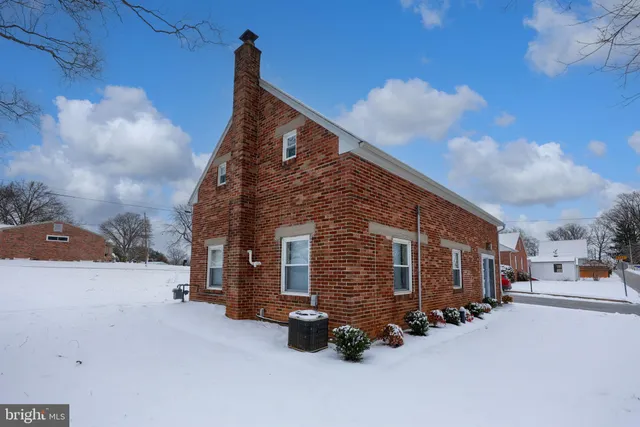 $279,900 | 9 Dixie Drive, Red Lion, PA 17356